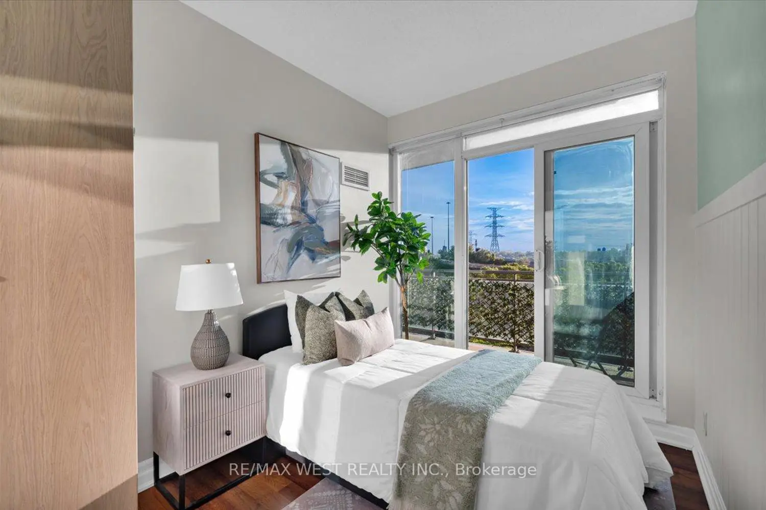 2119 Lake Shore Boulevard 604 photo 4