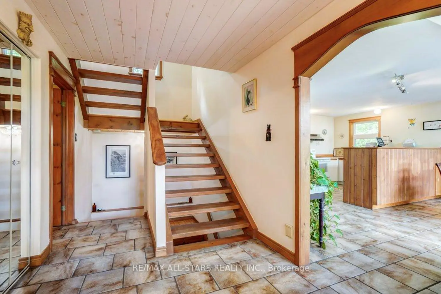 9388 Ravenshoe Road photo 3