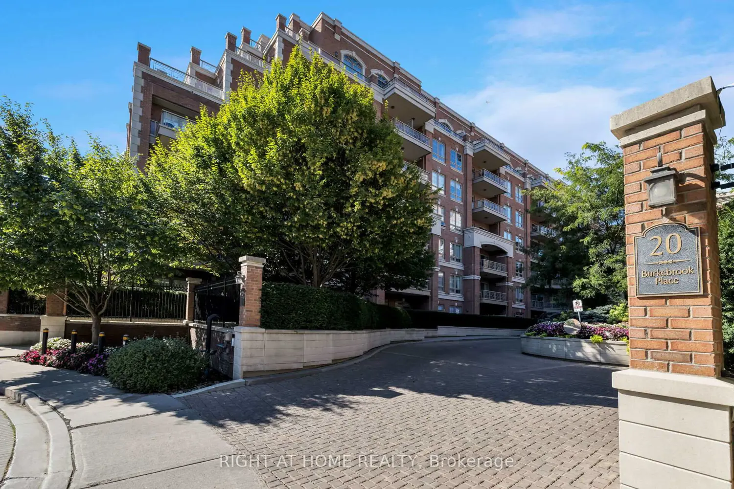 20 Burkebrook Place 306