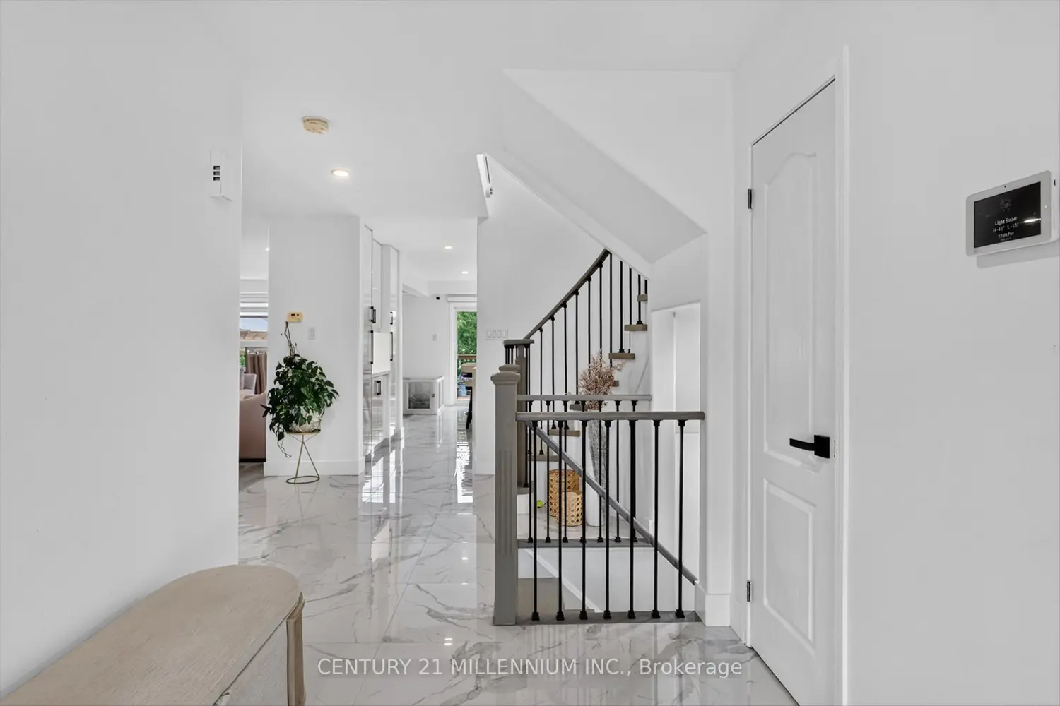 225 Lorne Court photo 2