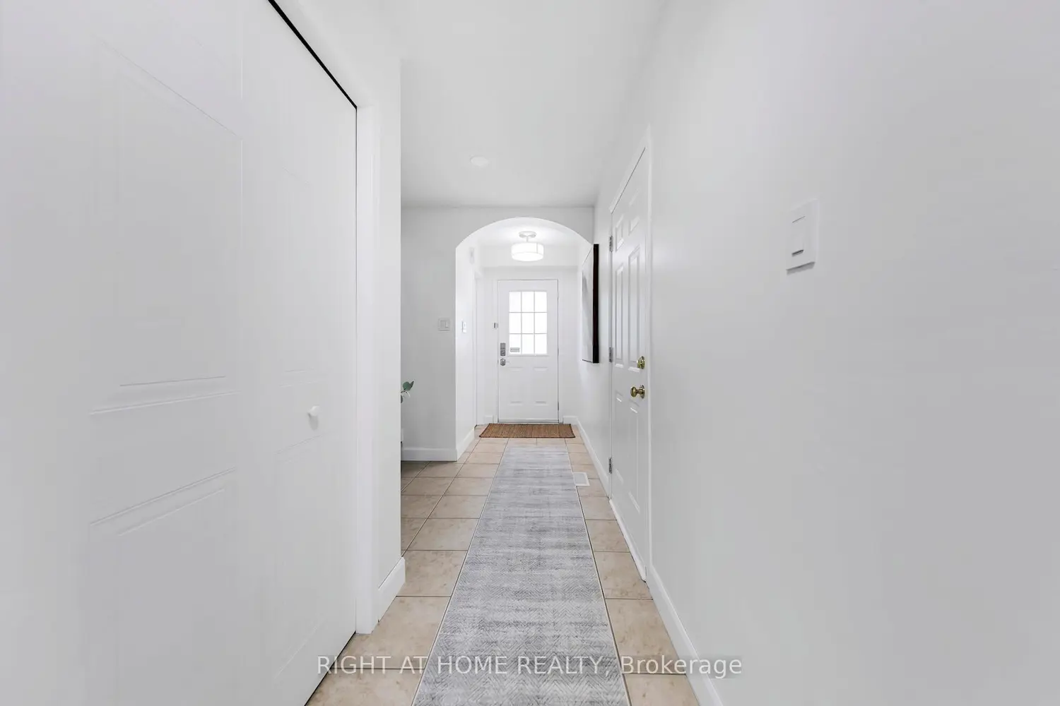 77 Milson Crescent photo 3