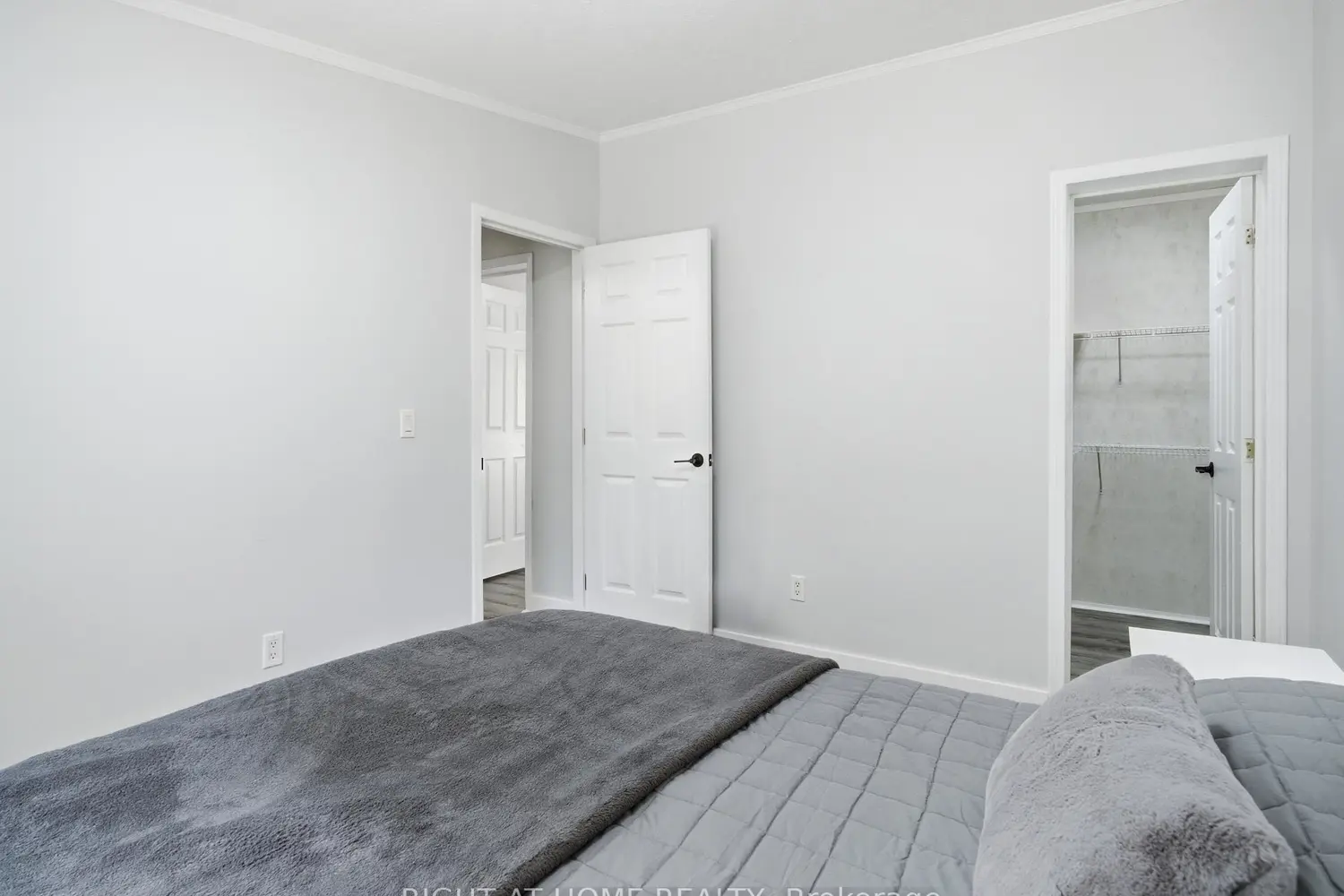 8168 Laidlaw Avenue photo 3