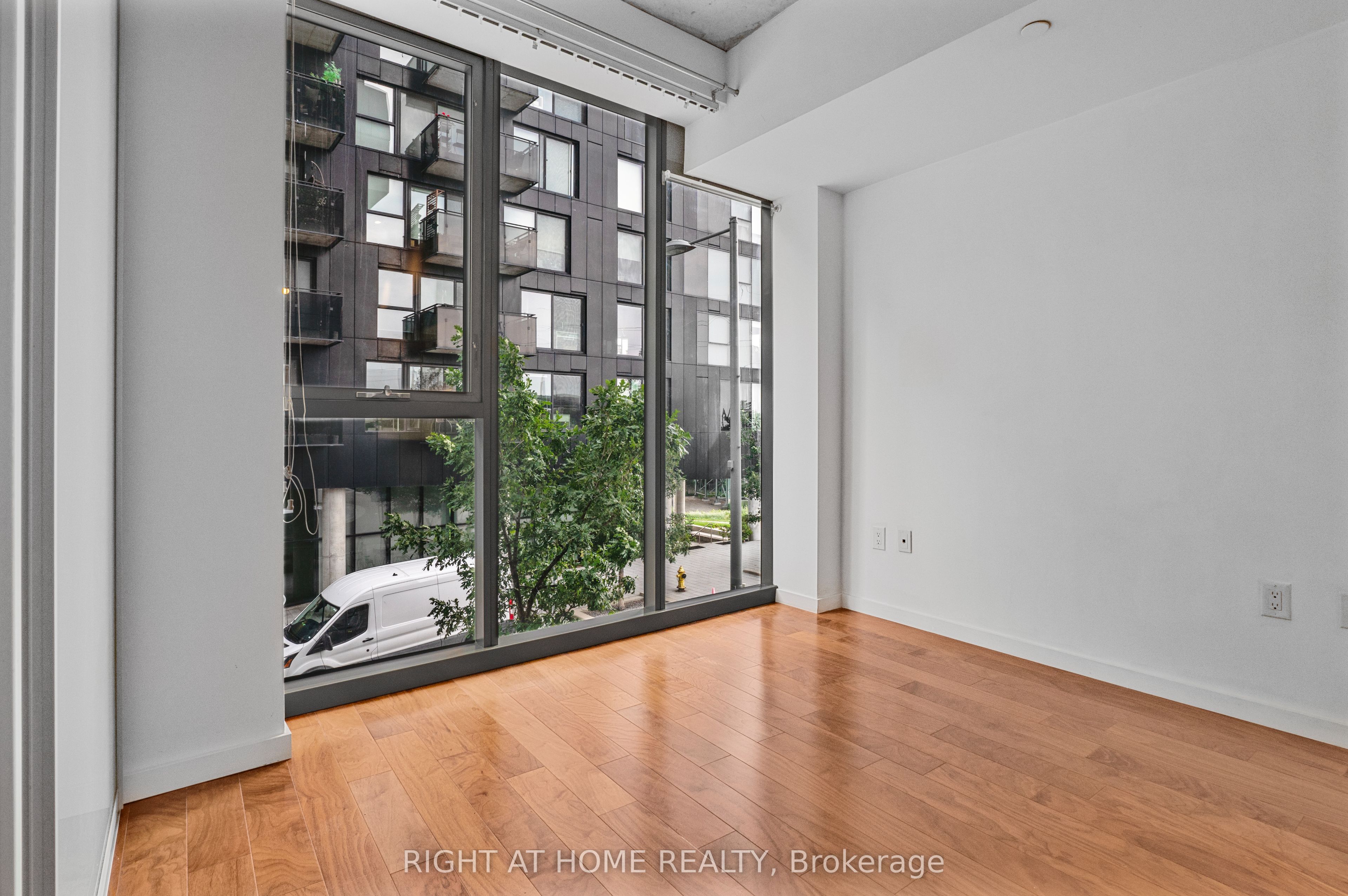 306-32 Trolley Crescent, Toronto, ON, M5A 0E8 photo 3