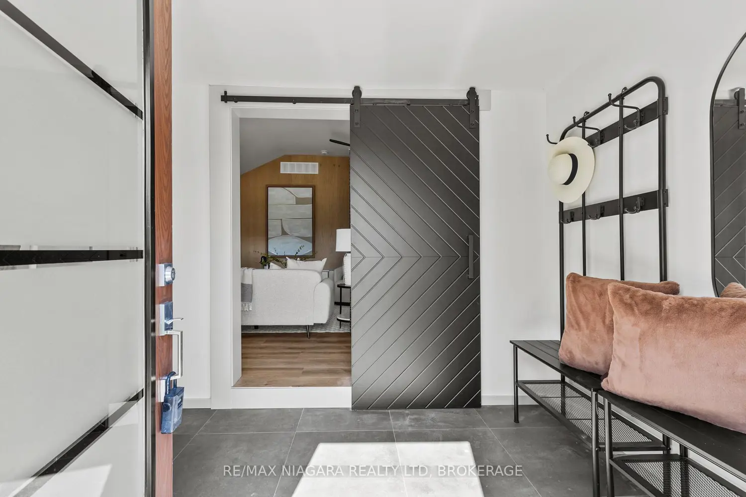 150 Douglas Street photo 2