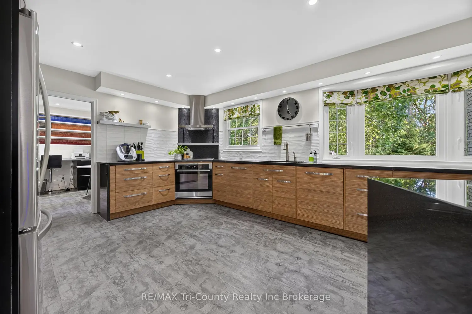 25 Demeyere Avenue photo 5