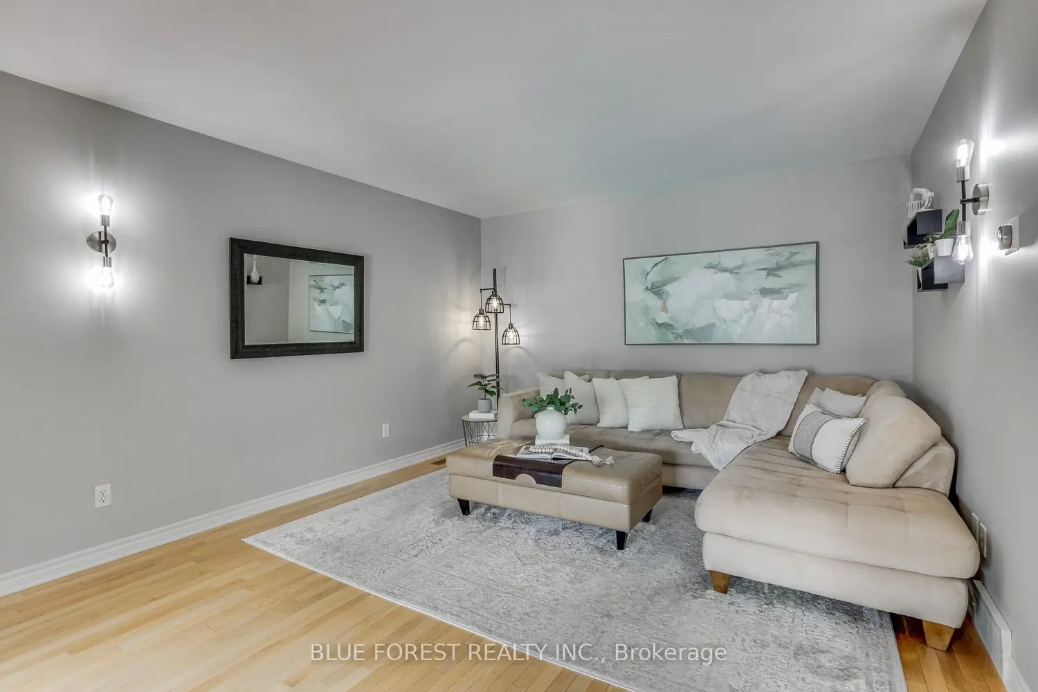175 Forest Grove Crescent photo 3