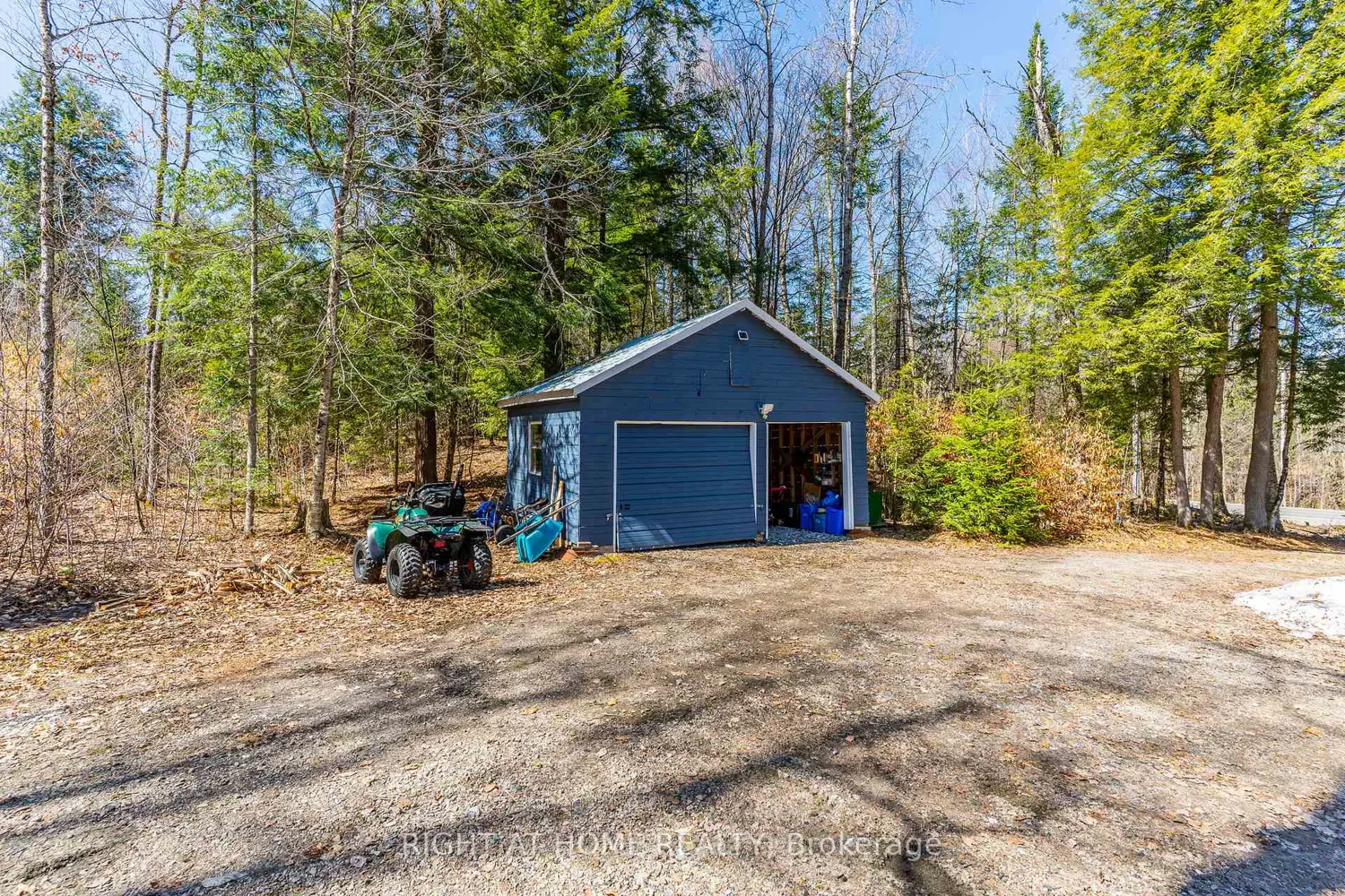 1066 Loop Road photo 3