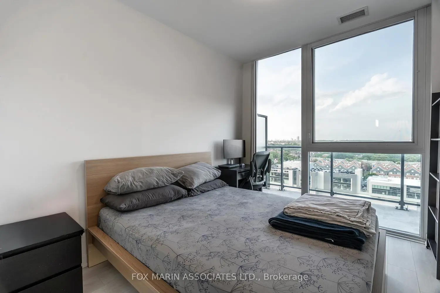 5 Defries Street 1104 photo 3