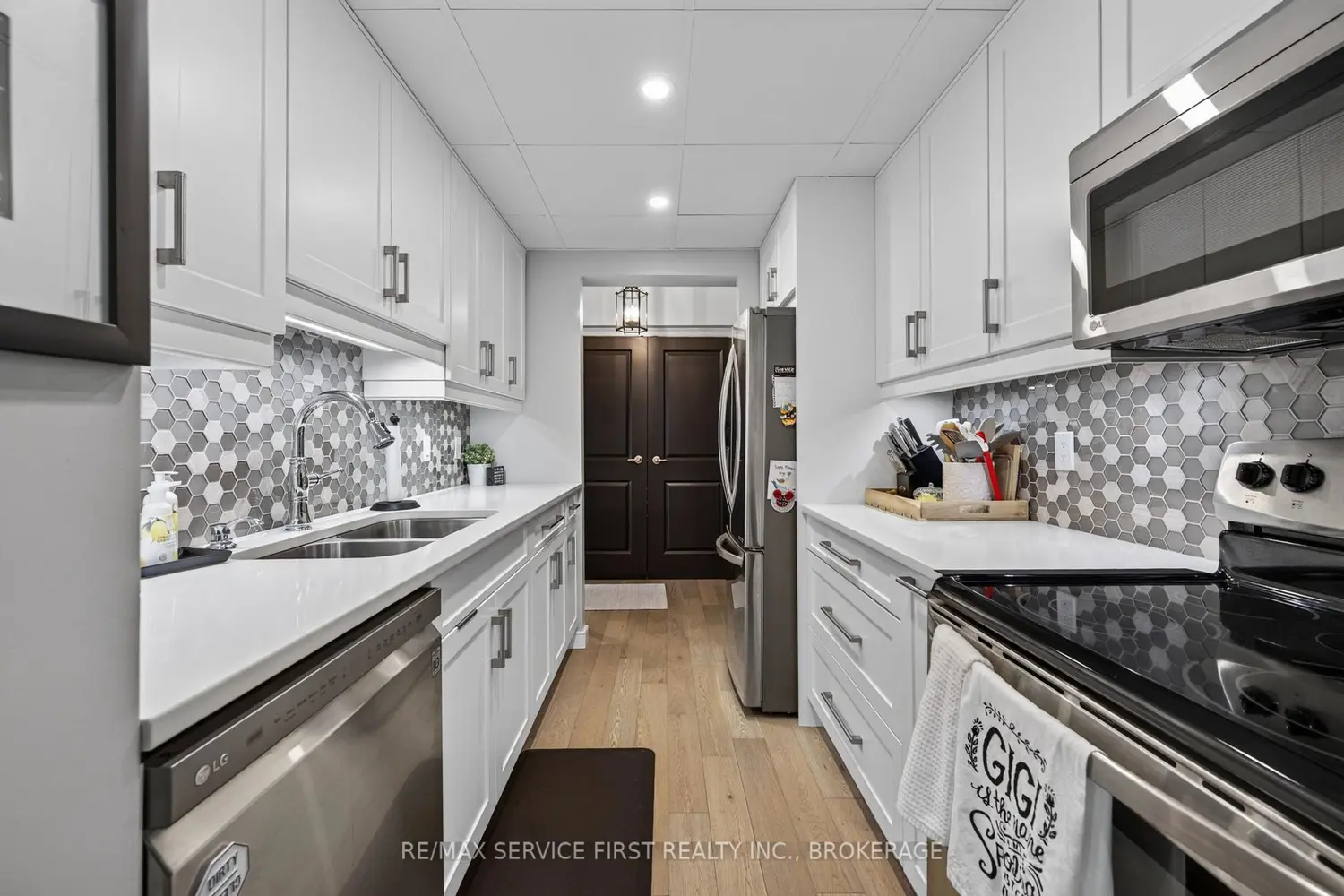 165 Ontario Street 509 photo 5