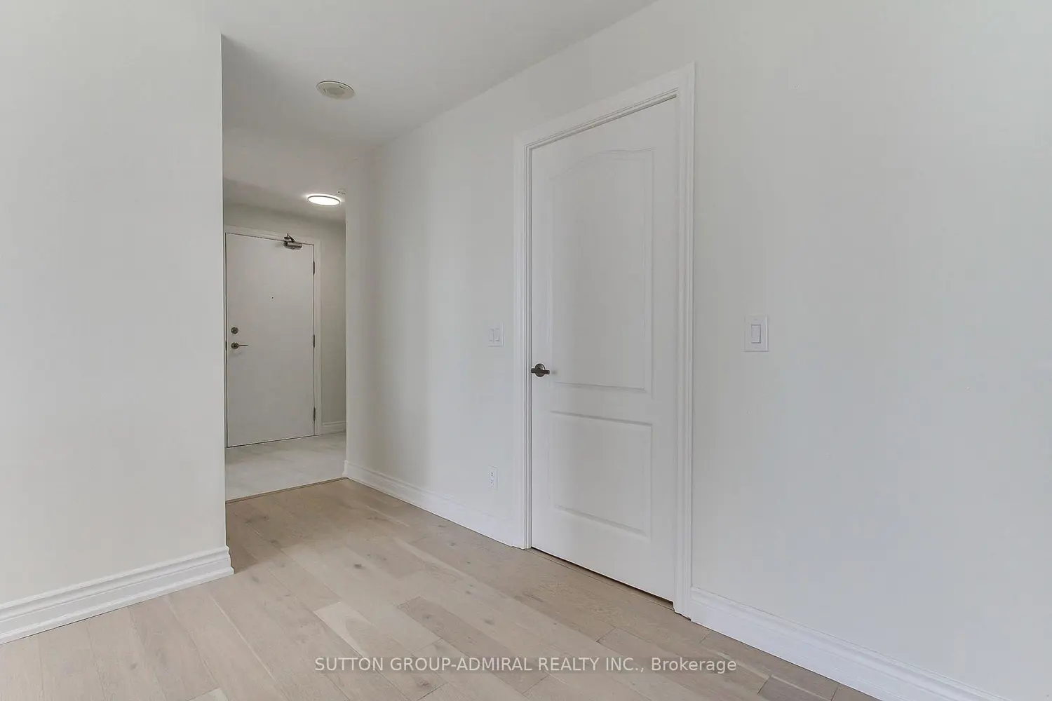 50 Disera Drive 905 photo 3