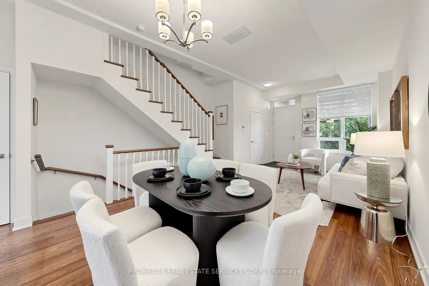 88 Sheppard Avenue Th17 photo 4