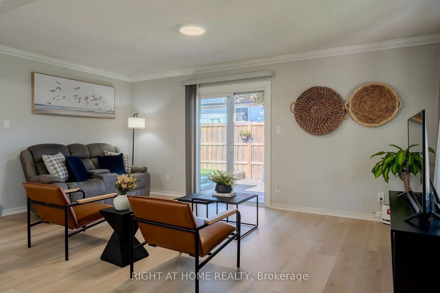 80 Chilton Drive photo 3