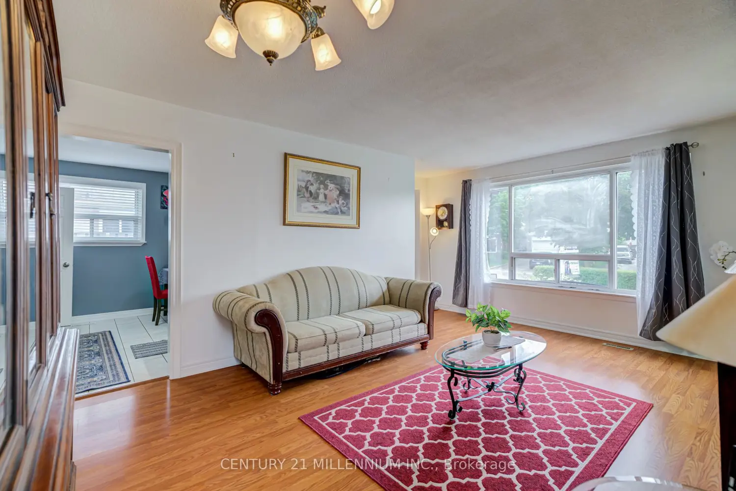 150 Folkstone Crescent photo 5