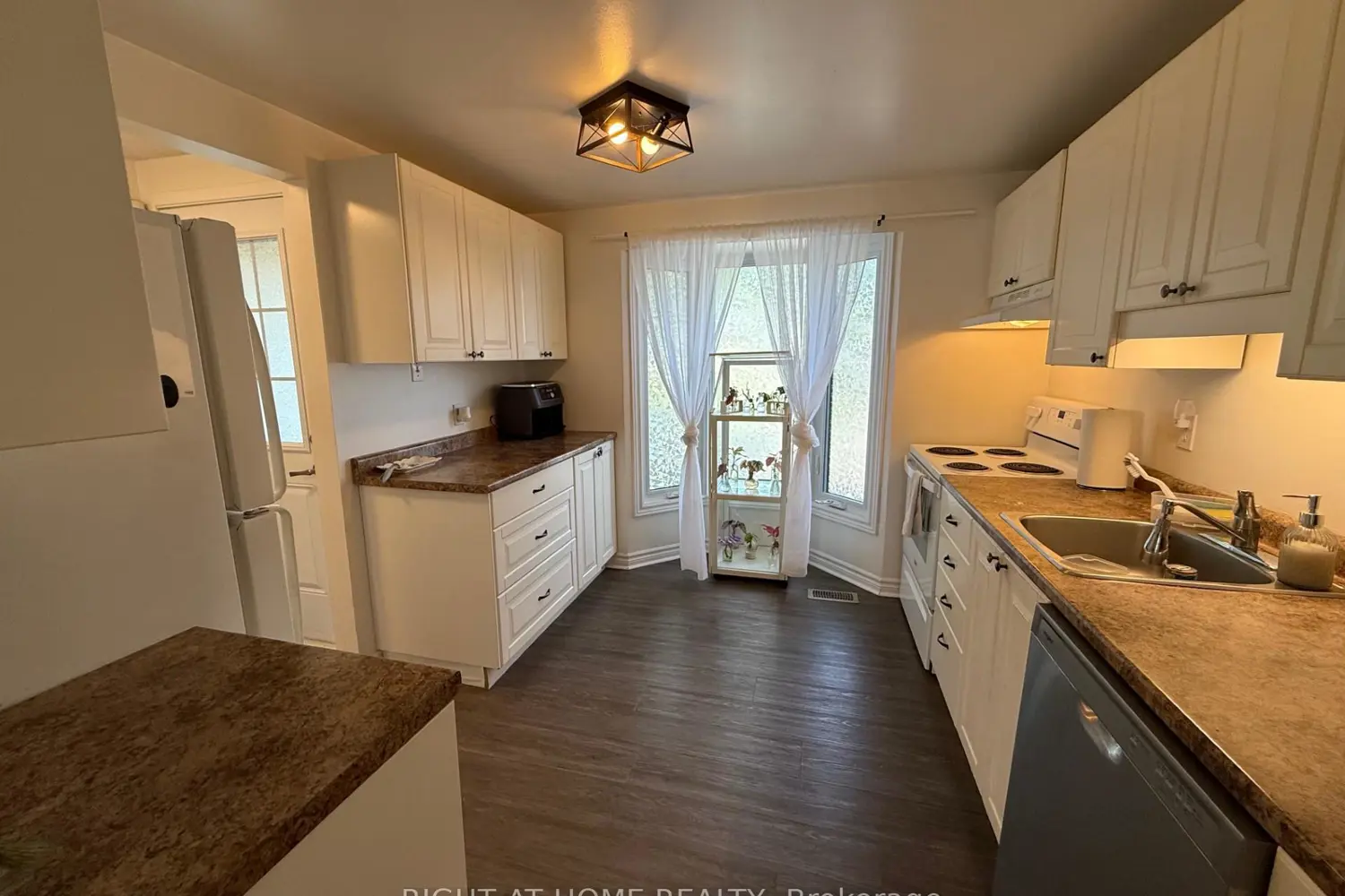 1171 Priory Lane photo 3