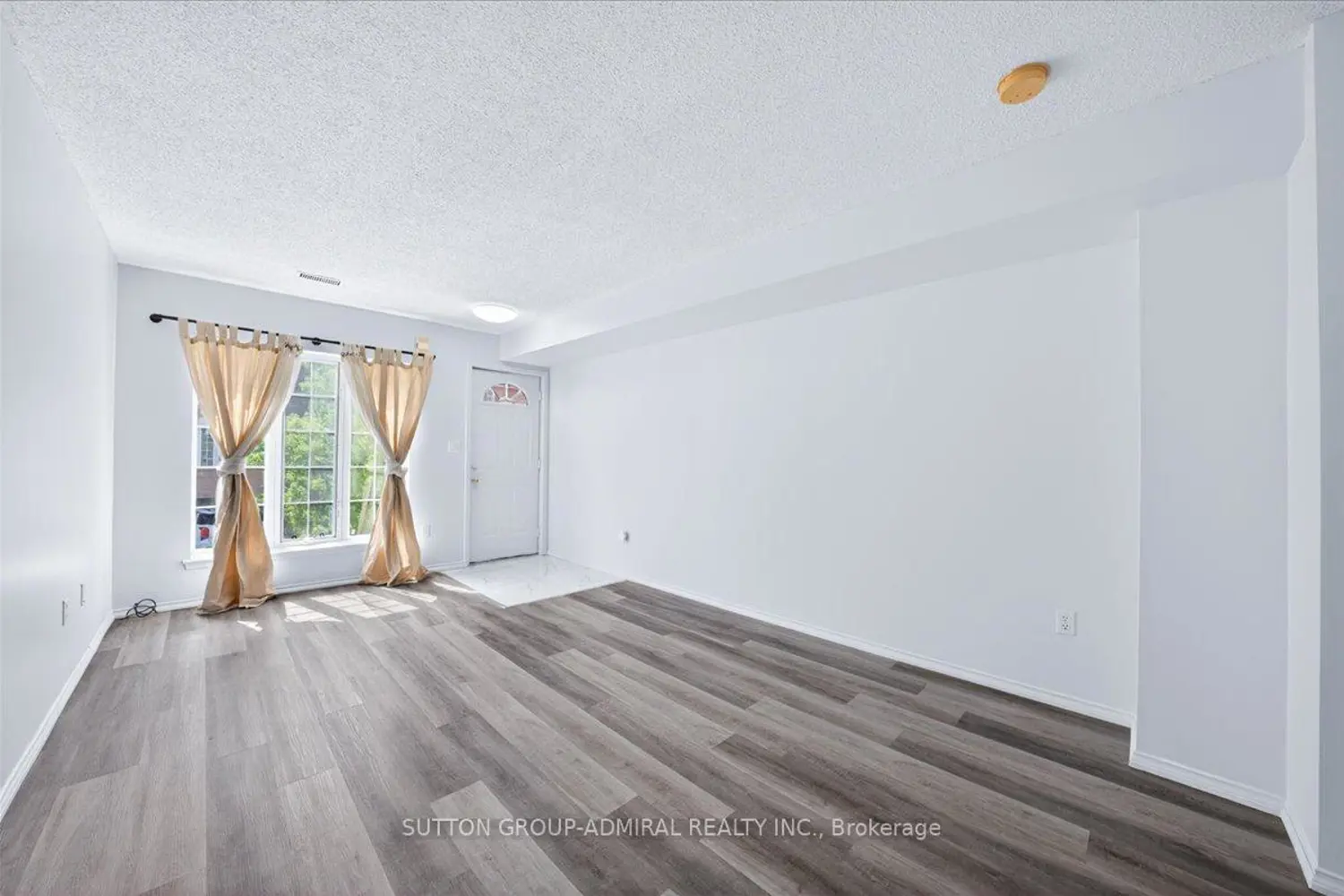 75 Strathaven Drive 35 photo 4