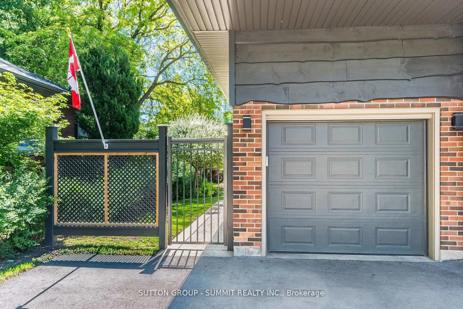 2084 Edinburgh Drive photo 4