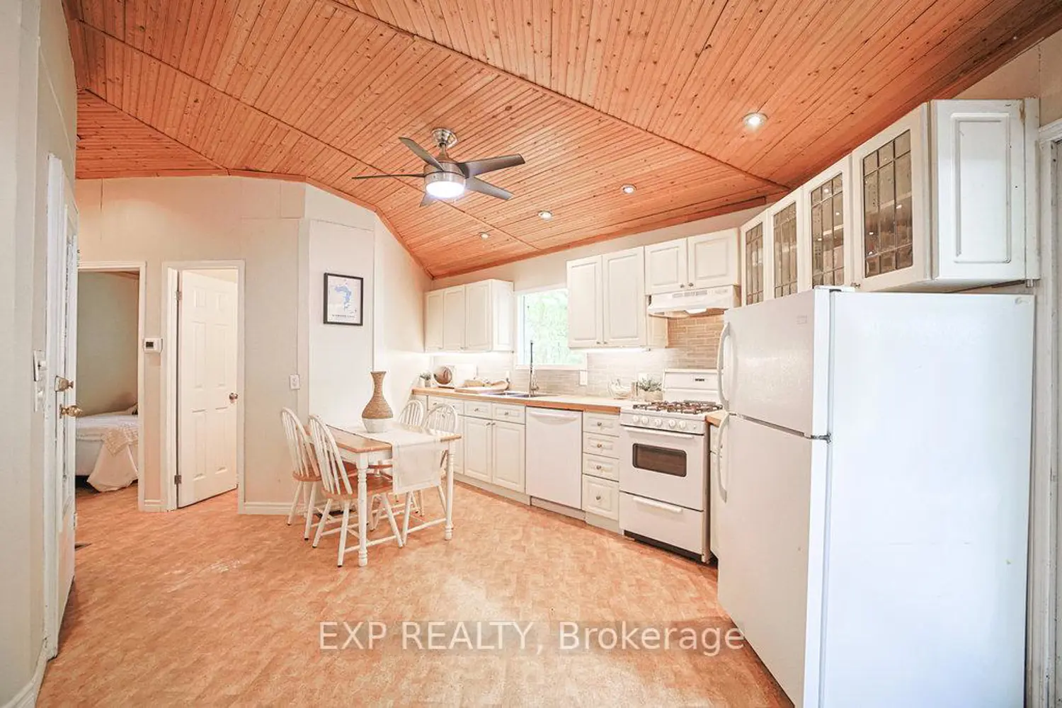 565 West Diamond Lake Road photo 2