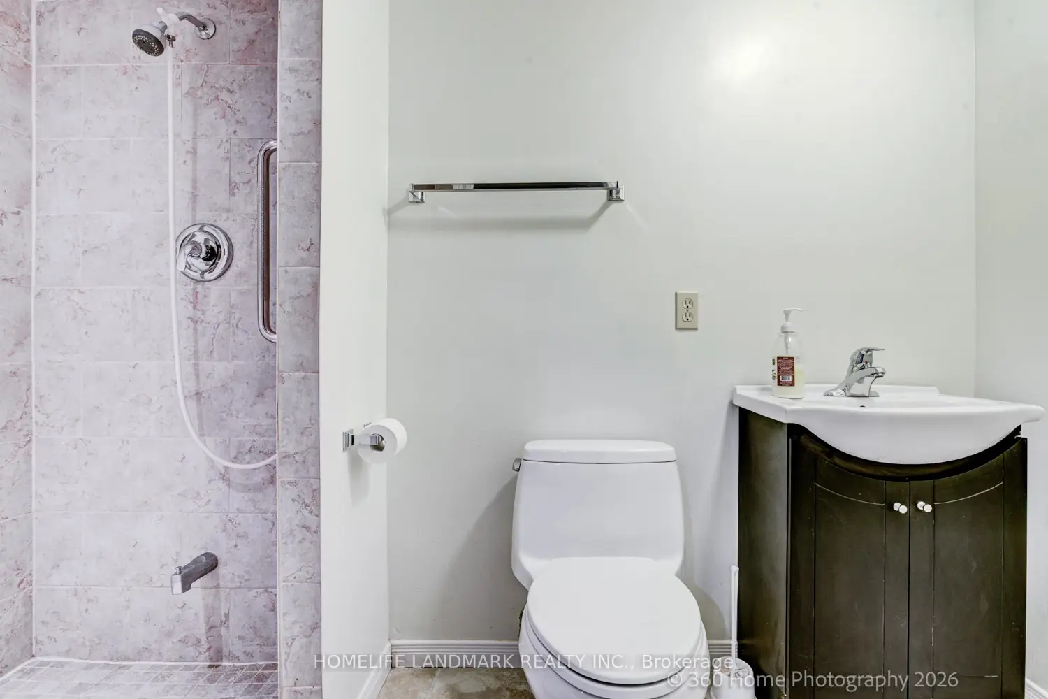 736 Kingston Road 3 photo 3