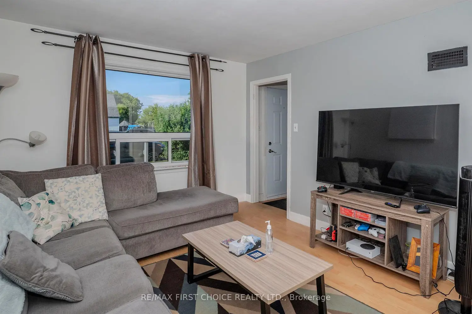 262 Brock Street photo 3
