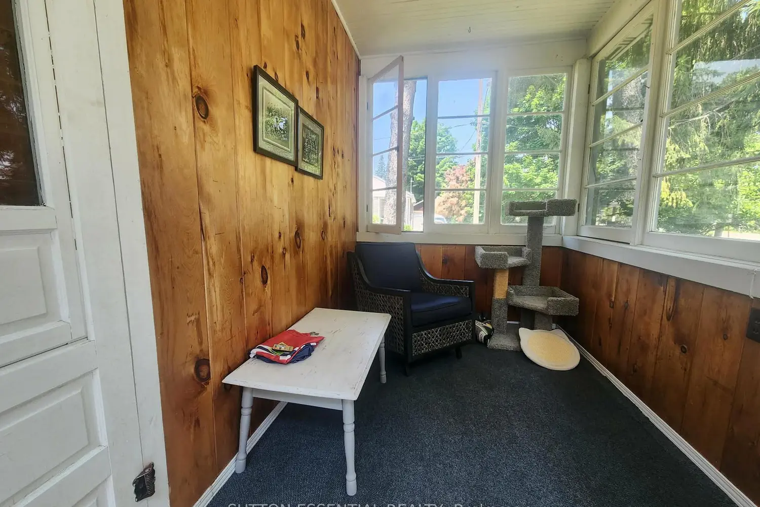 10 Oak Street photo 3