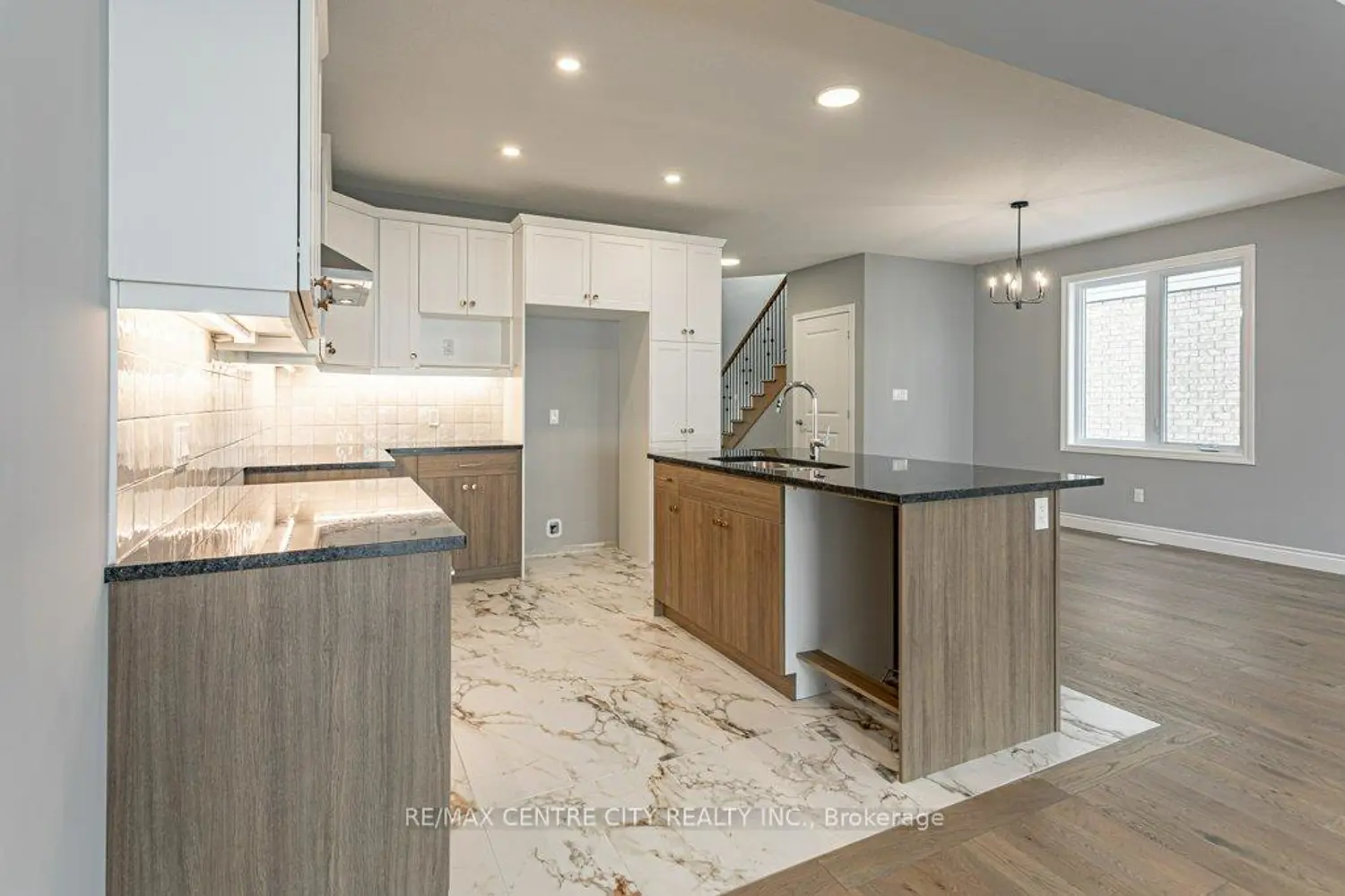 1596 Noah Bend photo 3