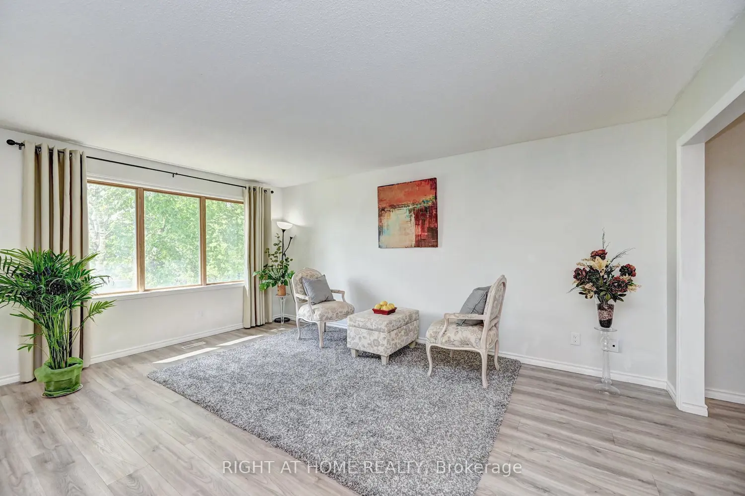 92 Pinemeadow Crescent photo 2