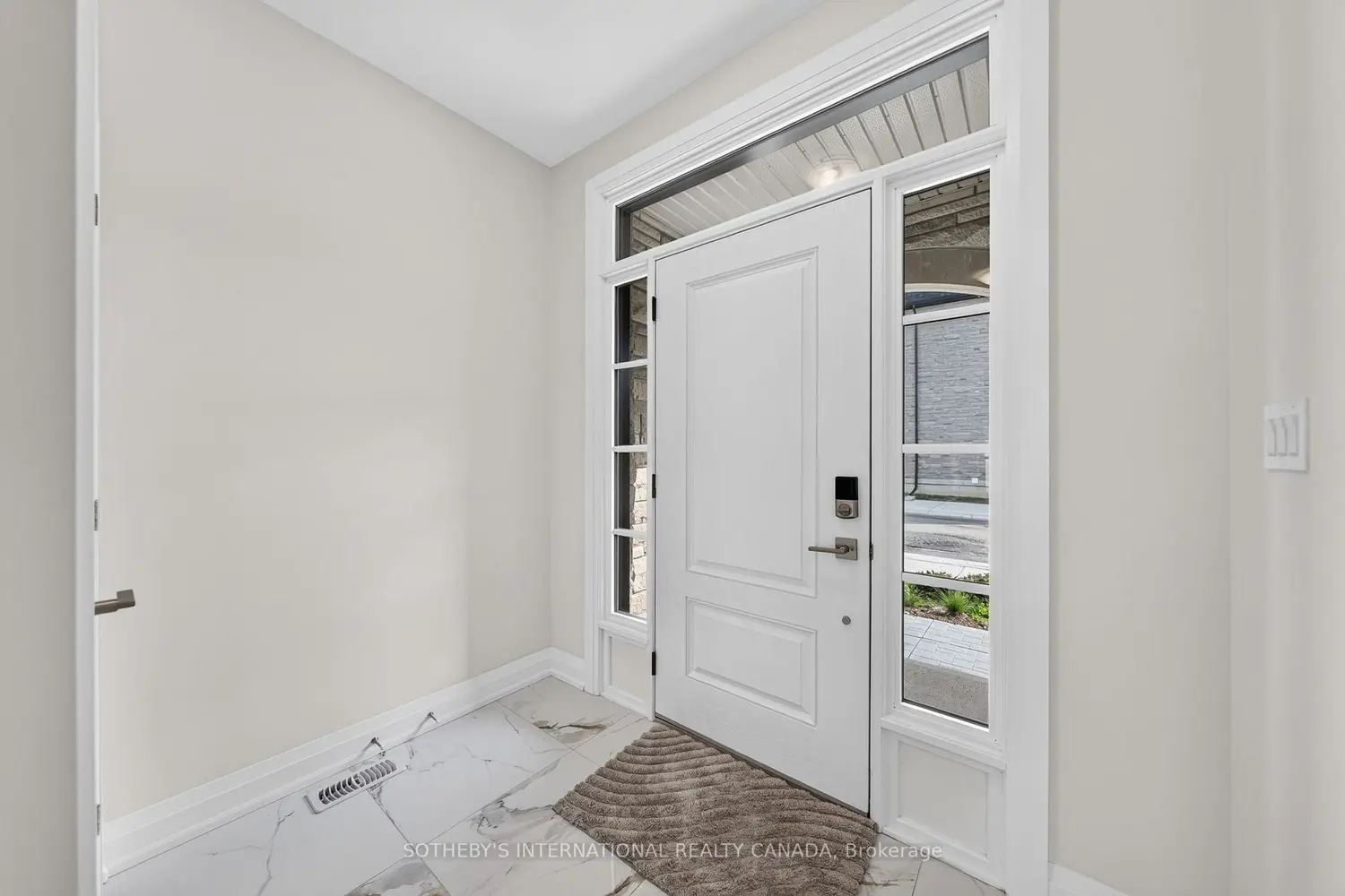 675 Victoria Road 14