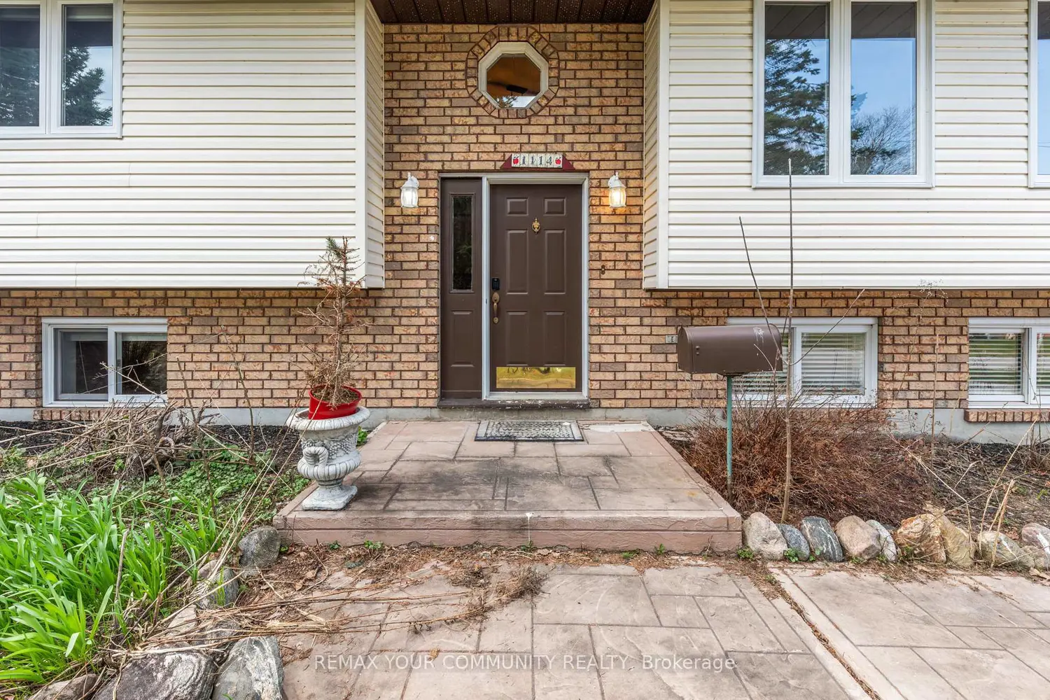 1114 Marcellus Drive photo 4