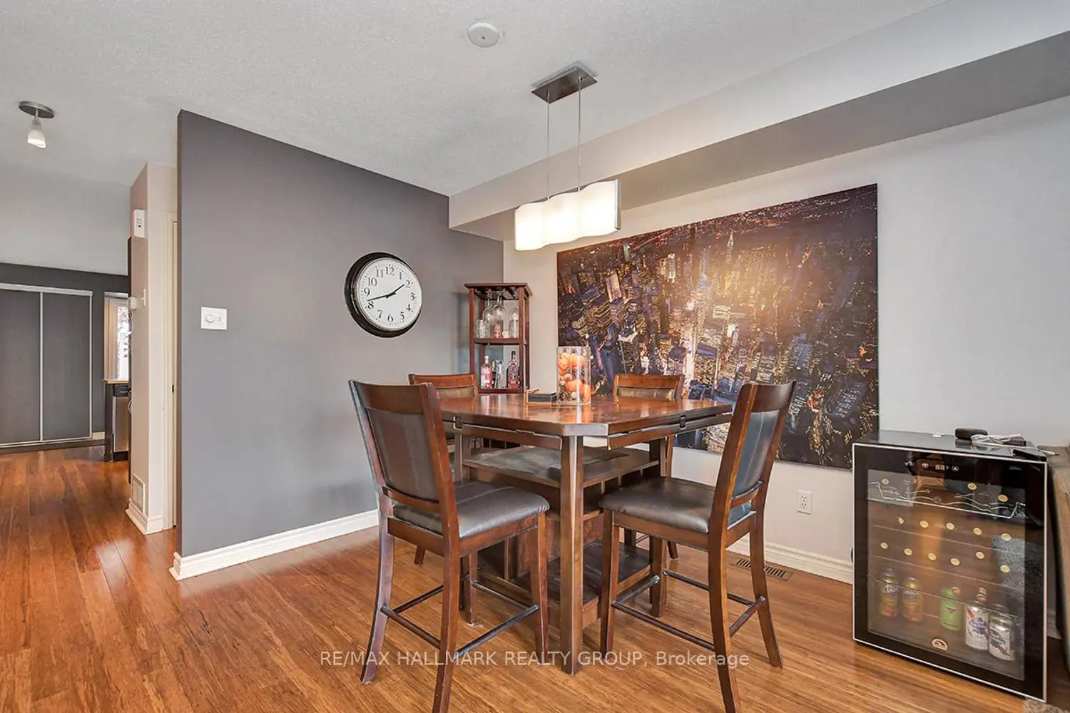 16 Lakepointe Drive photo 5