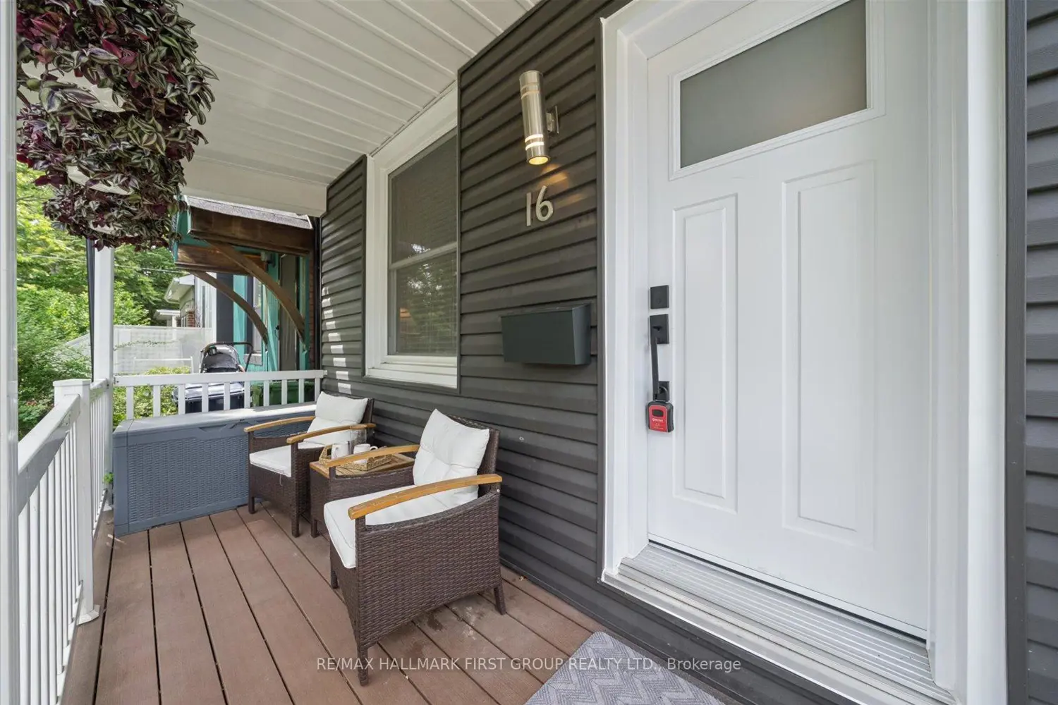 16 Cassels Avenue photo 4