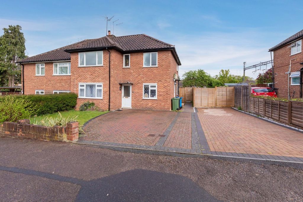 2 bed flat for saleBrunel Road, Maidenhead SL6