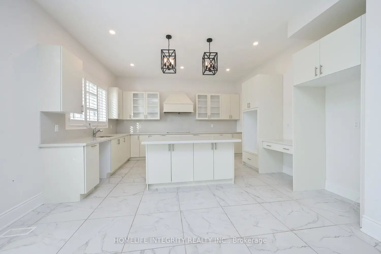 1144 Wickham Road photo 5