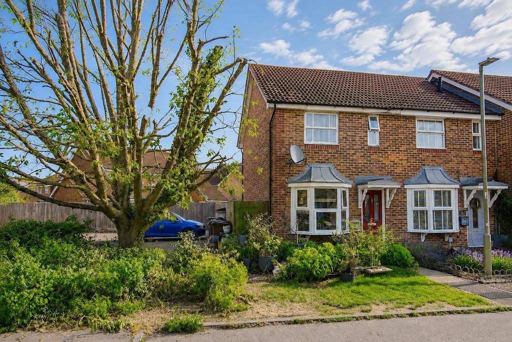 2 bed end terrace house for saleColne Drive, Didcot OX11 photo 2