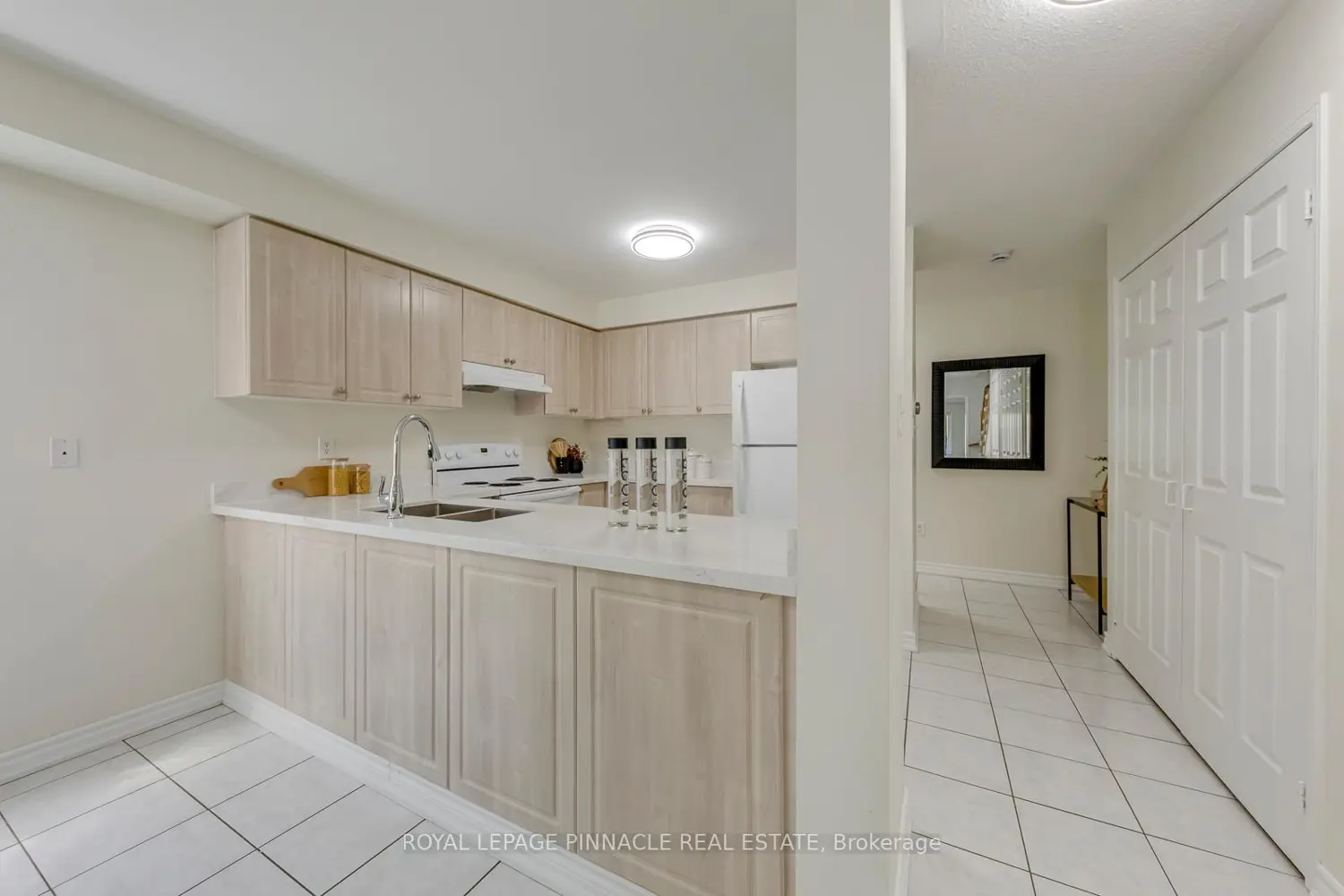 3079 Turbine Crescent photo 2