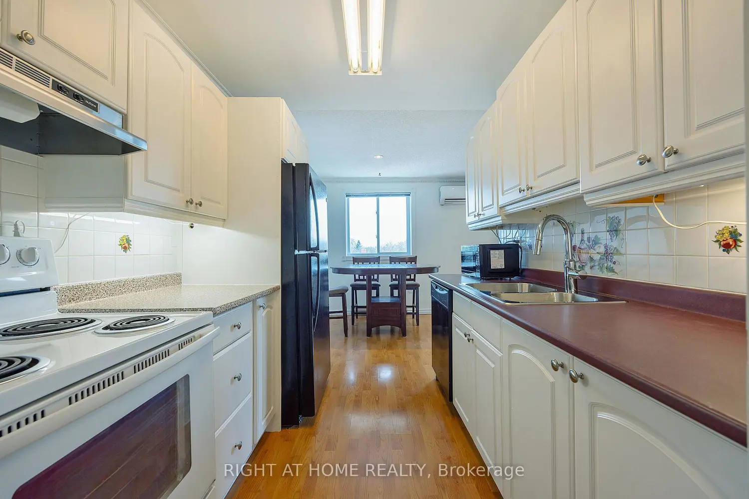 986 Huron Street 701 photo 4