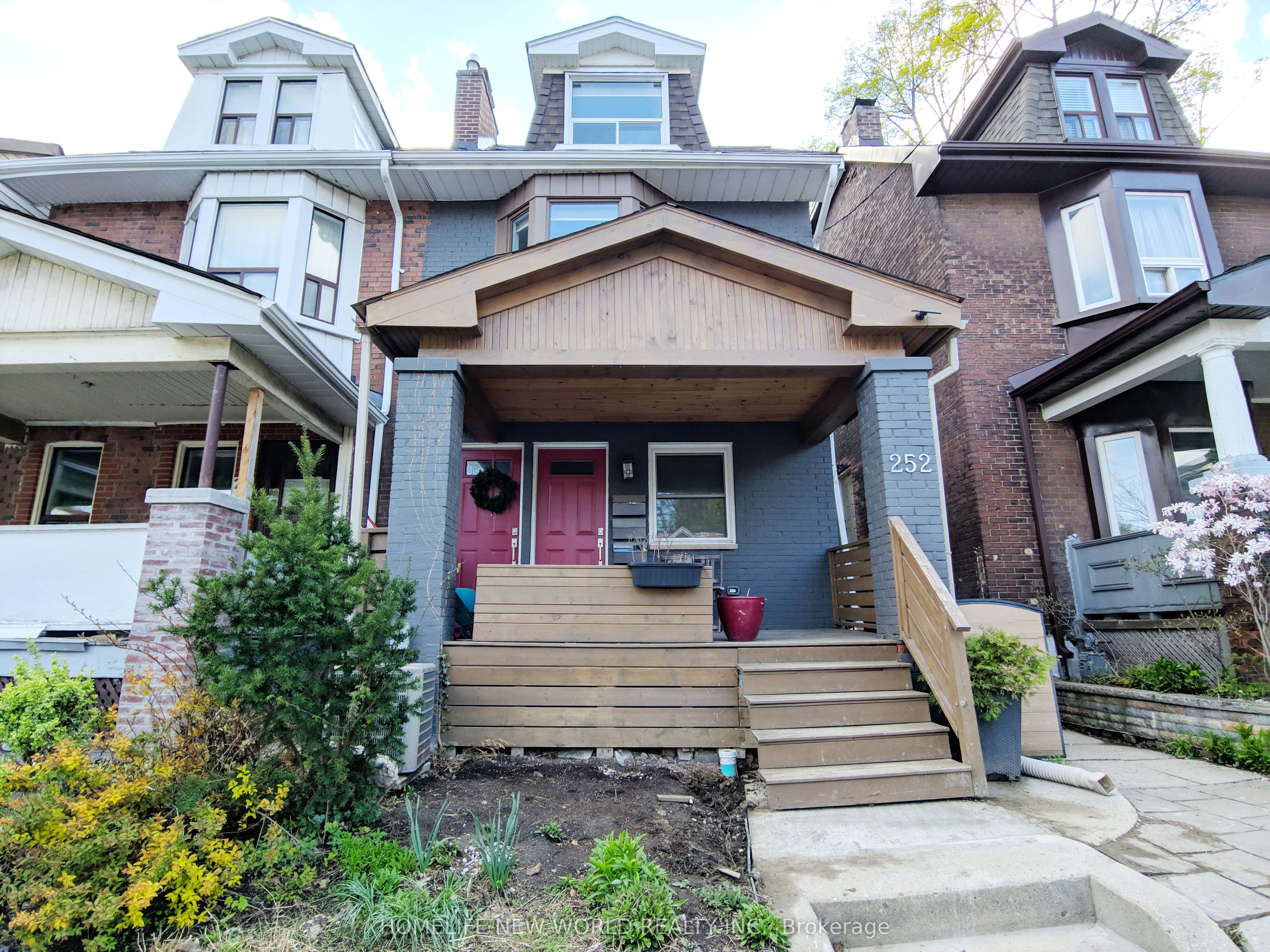 1-252 Greenwood Avenue, Toronto, ON, M4L 2R3