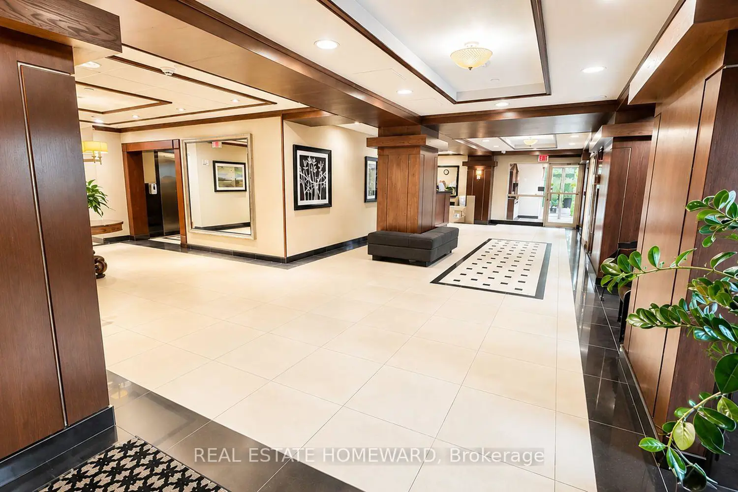 101 Subway Crescent 2012 photo 3
