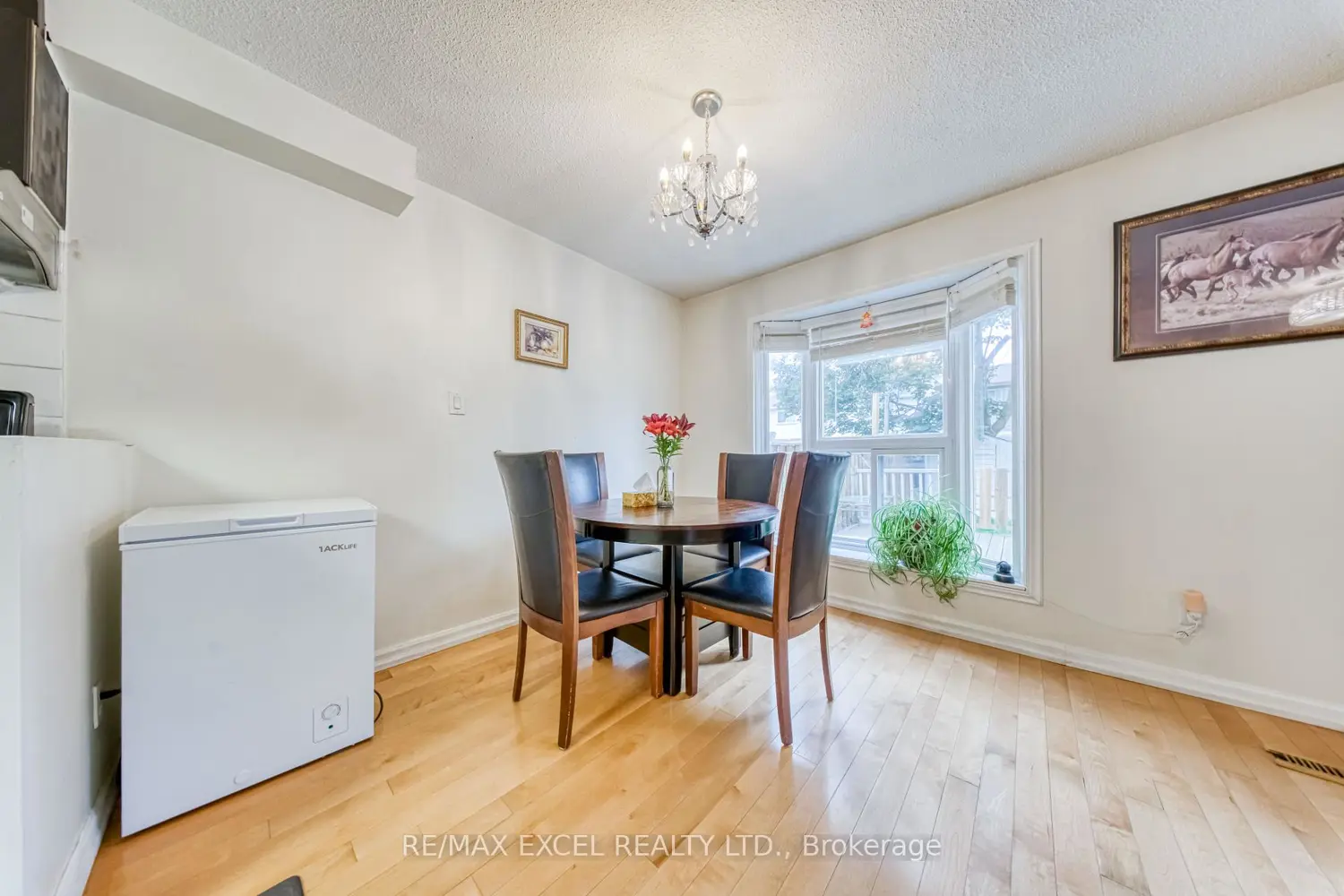 17 Sadlee Cove Crescent photo 5