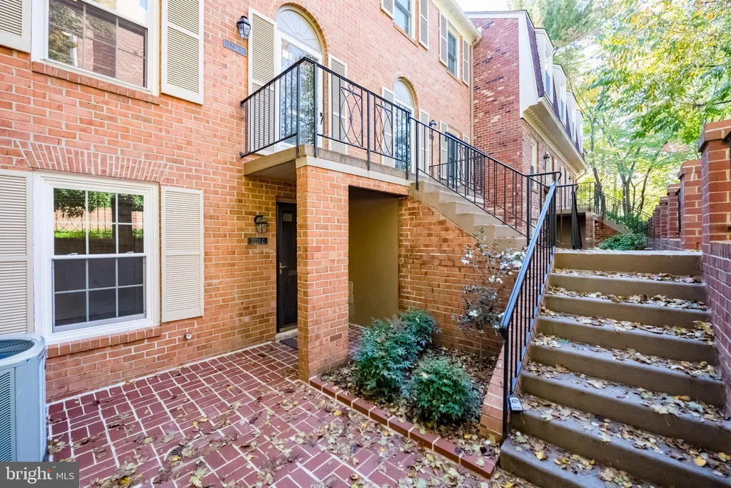 3221 Sutton Place NW Unit C, Washington, DC 20016 photo 4