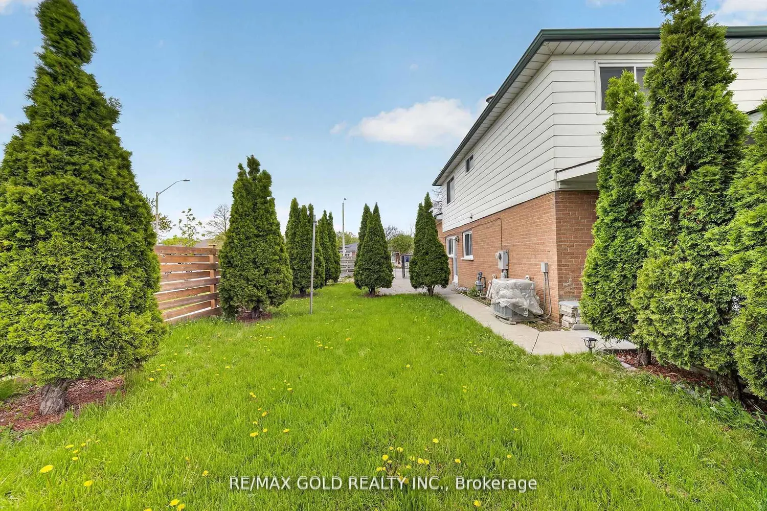 3289 Victory Crescent photo 5