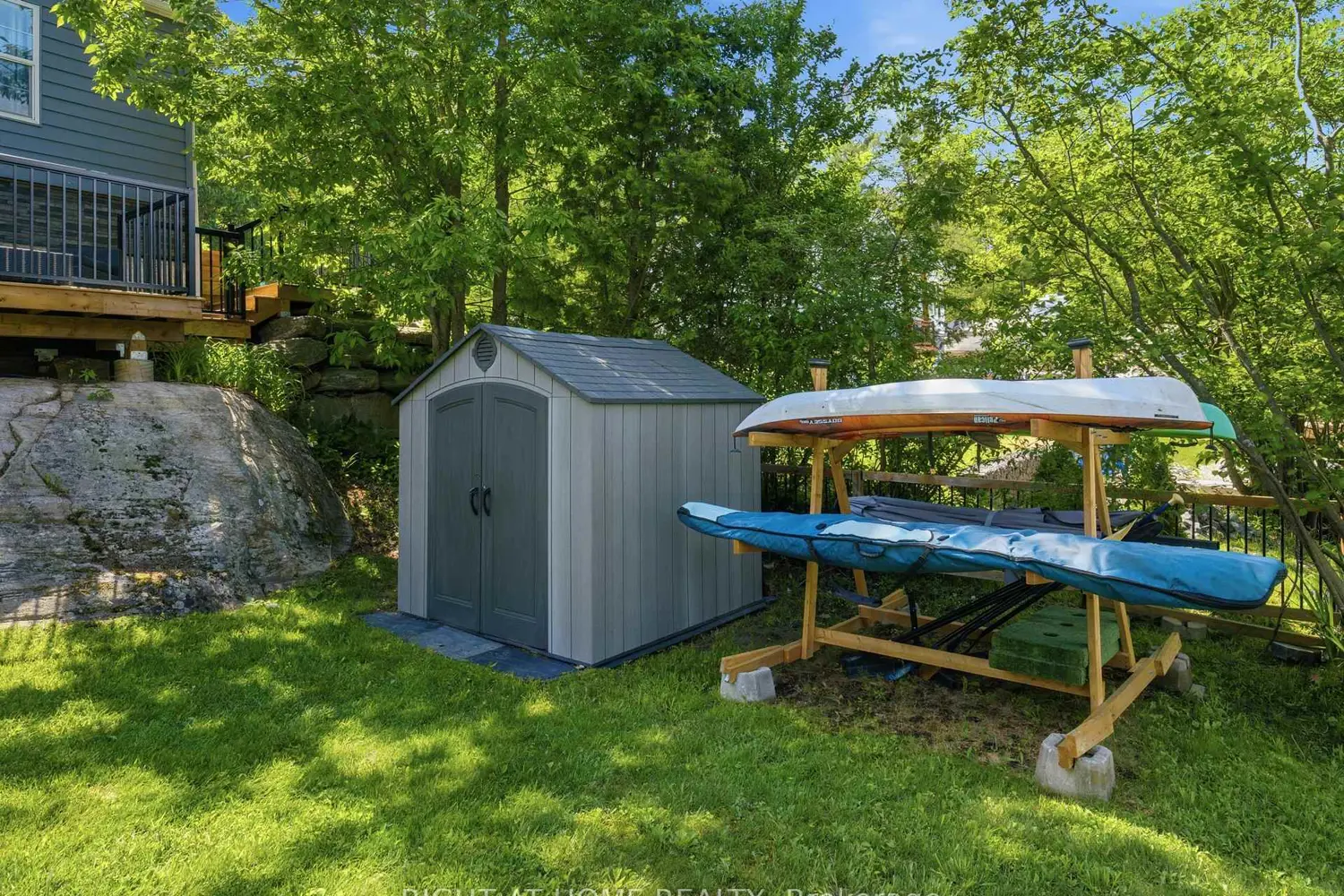 8168 Laidlaw Avenue photo 2