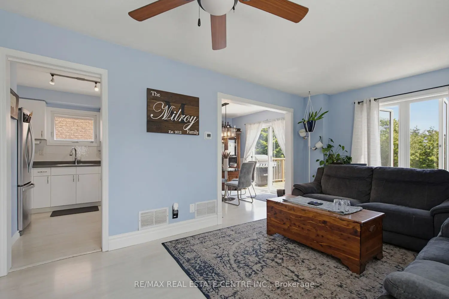 164 Courtney Crescent photo 5
