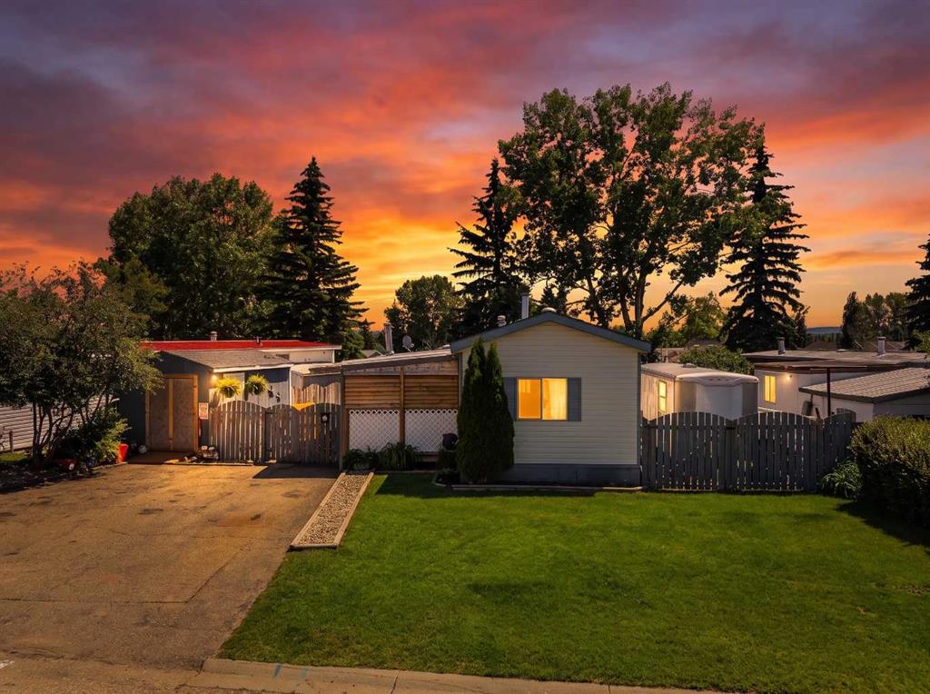 27 Hearthstone Drive, Lacombe, AB, T4L 1R2