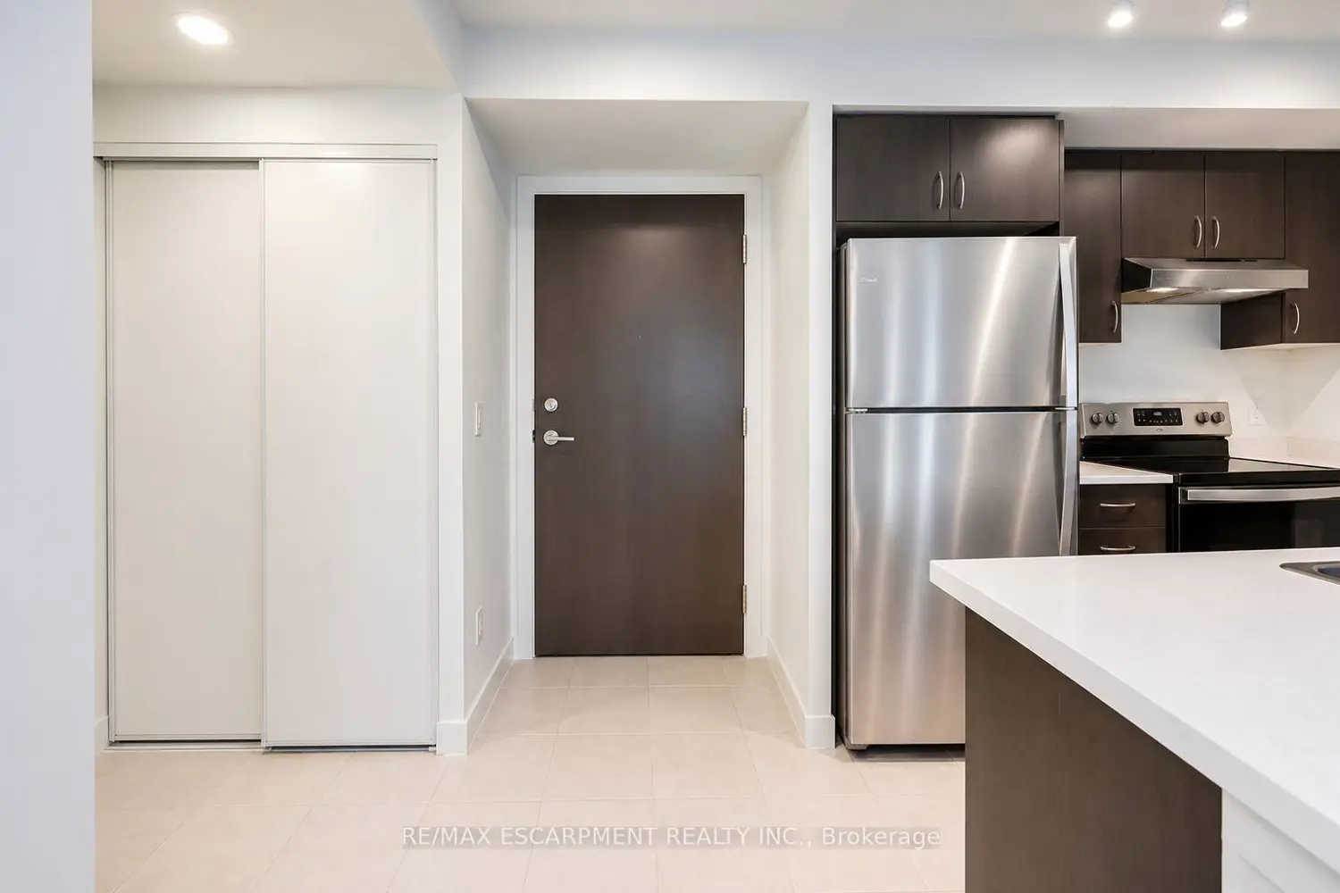 10 Wilby Crescent 309 photo 4