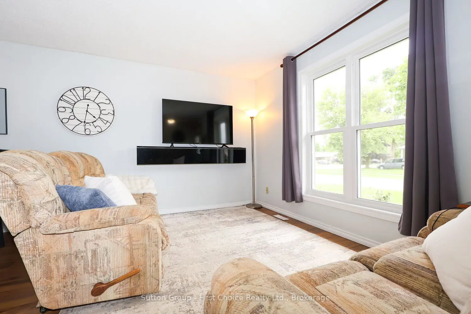 129 Mitchell Court B photo 3
