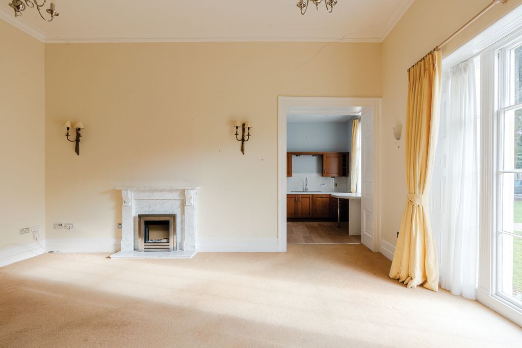 2 bed maisonette for saleRepton Hall, Carriage Drive, Bristol BS10 photo 5