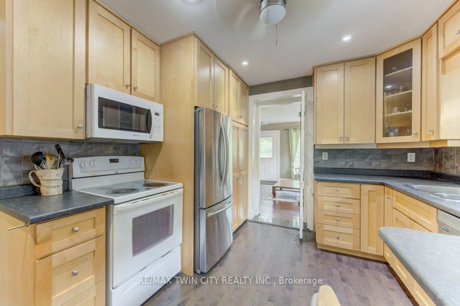 271 London Road photo 5