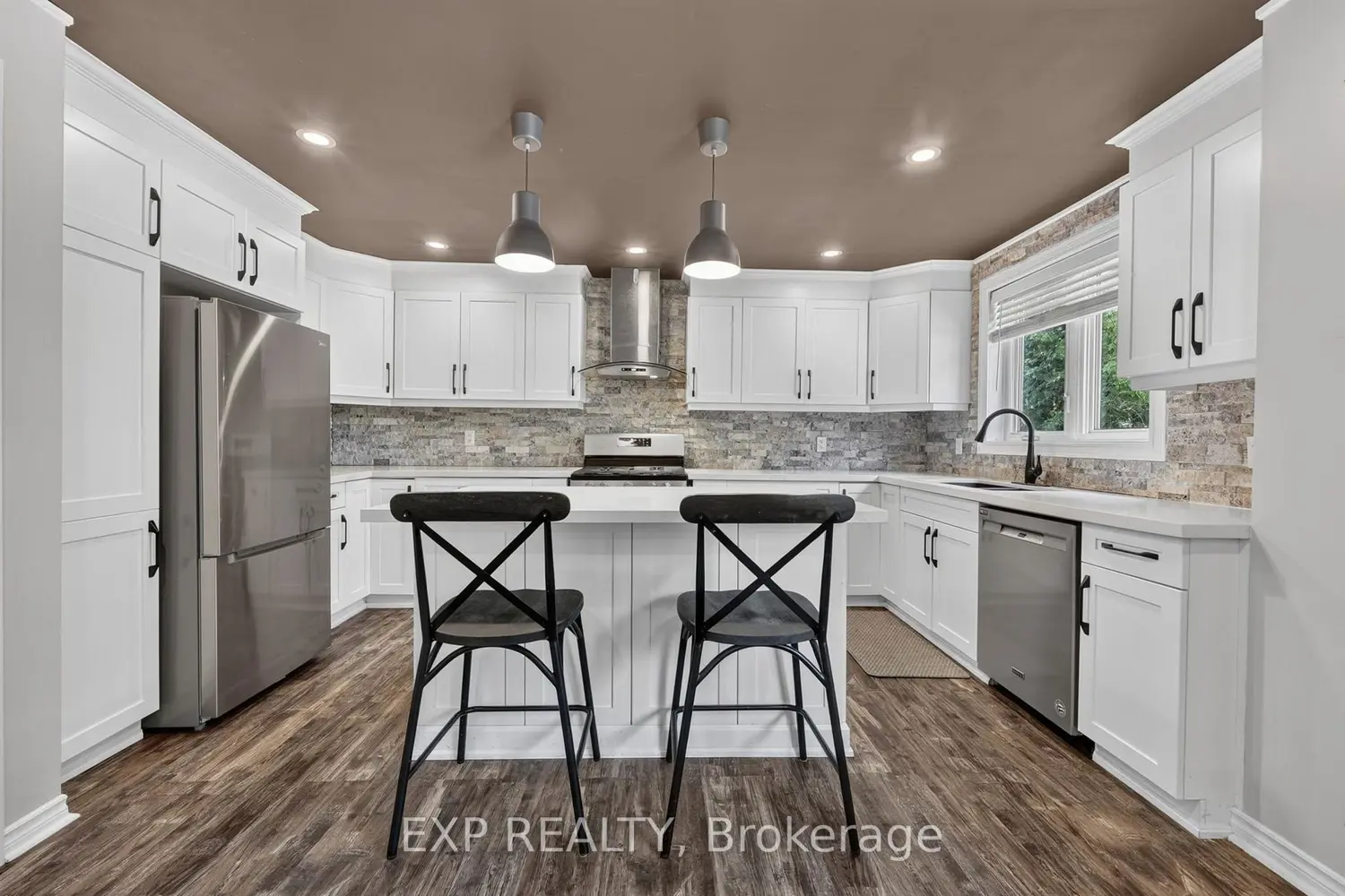 3391 Beachview Avenue photo 5