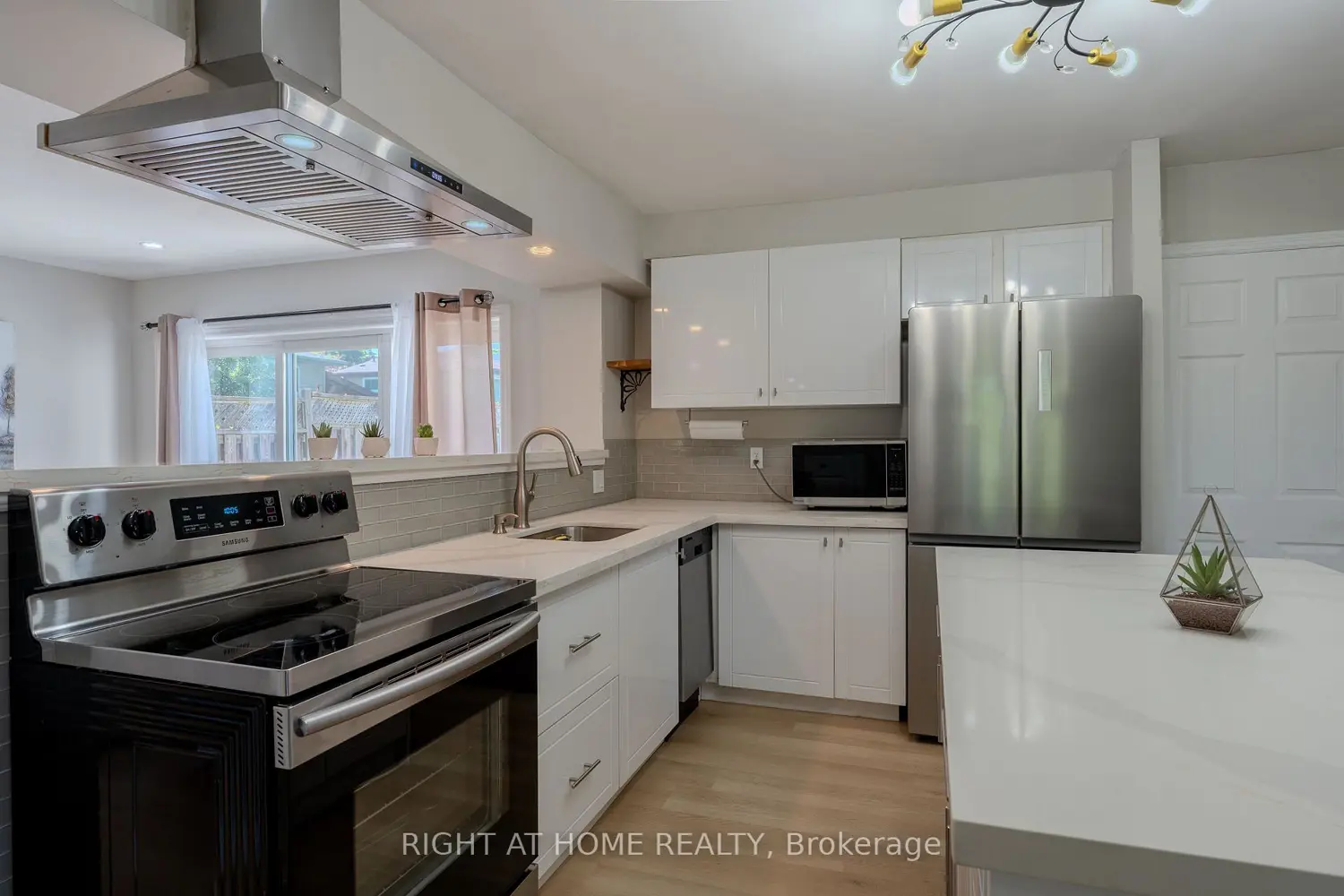 80 Chilton Drive photo 4