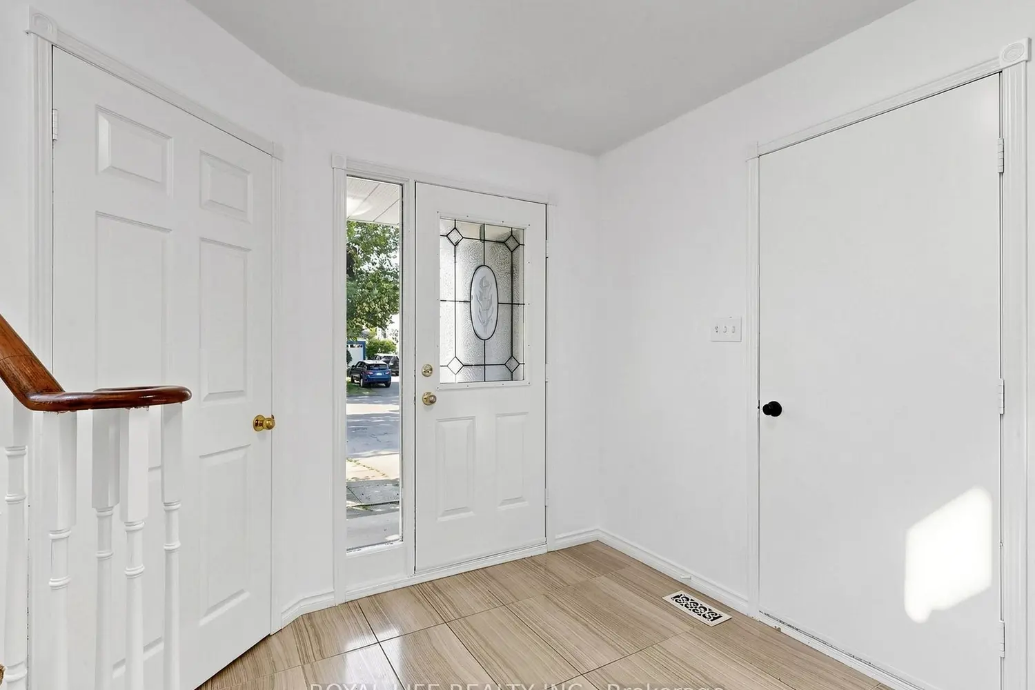 985 Linden Street photo 3